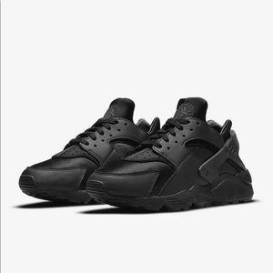 Nike Air huarache size 4 kids color black